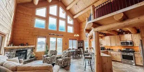 Image 3: Living Room