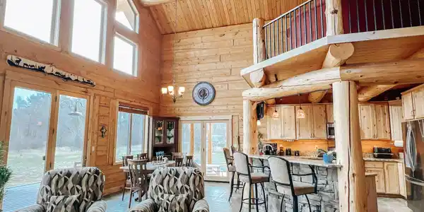 Image 4: Living Room