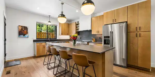 Image 4: Kitchen