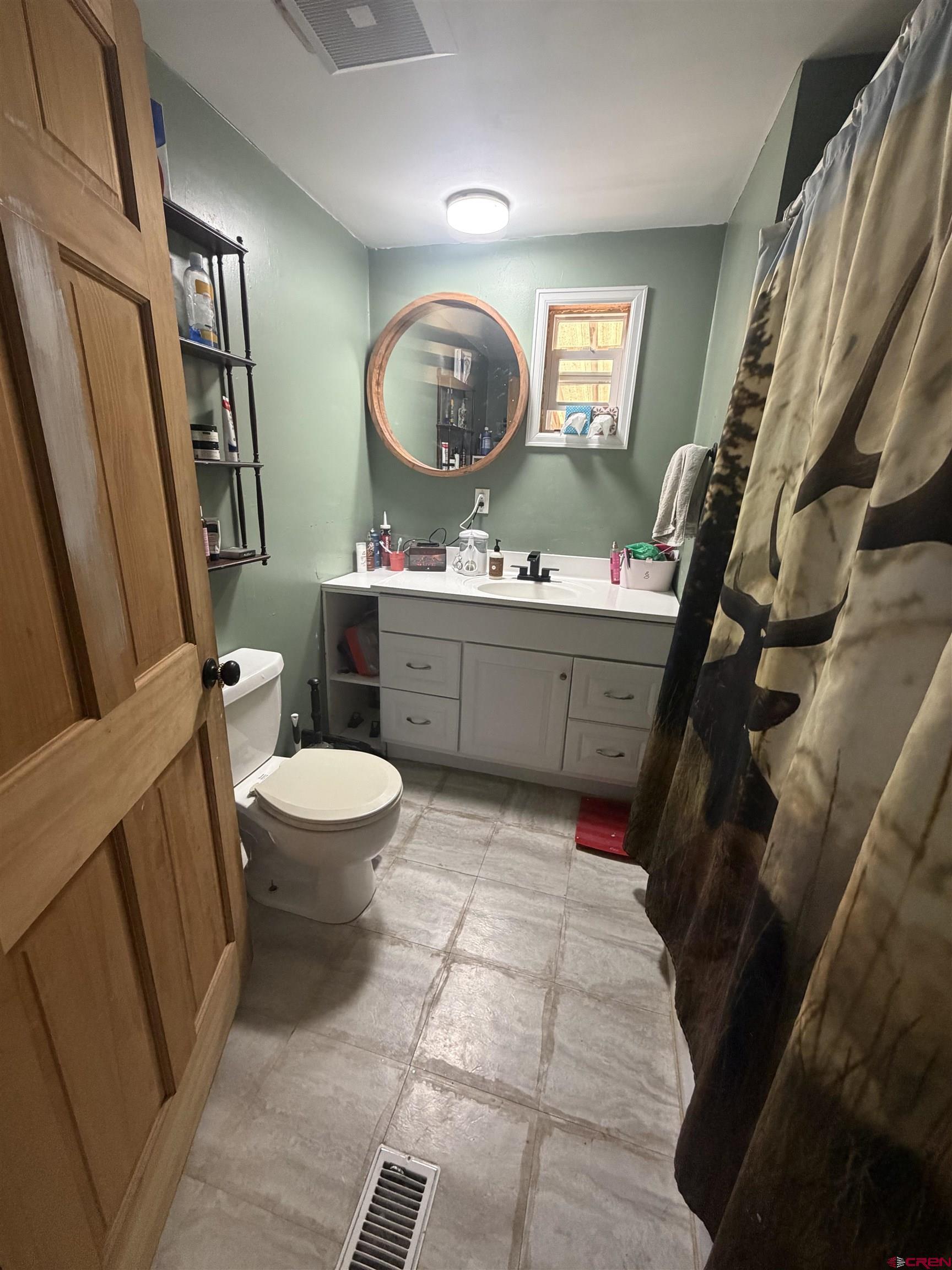 Image 2: Bathroom