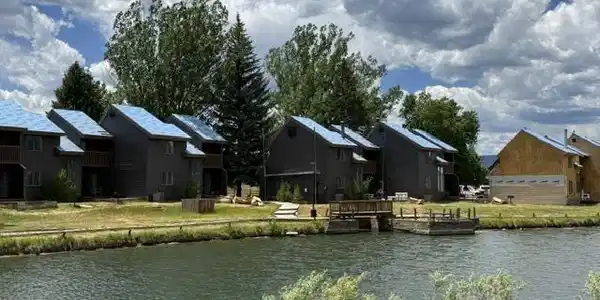 195 Lakeside Drive