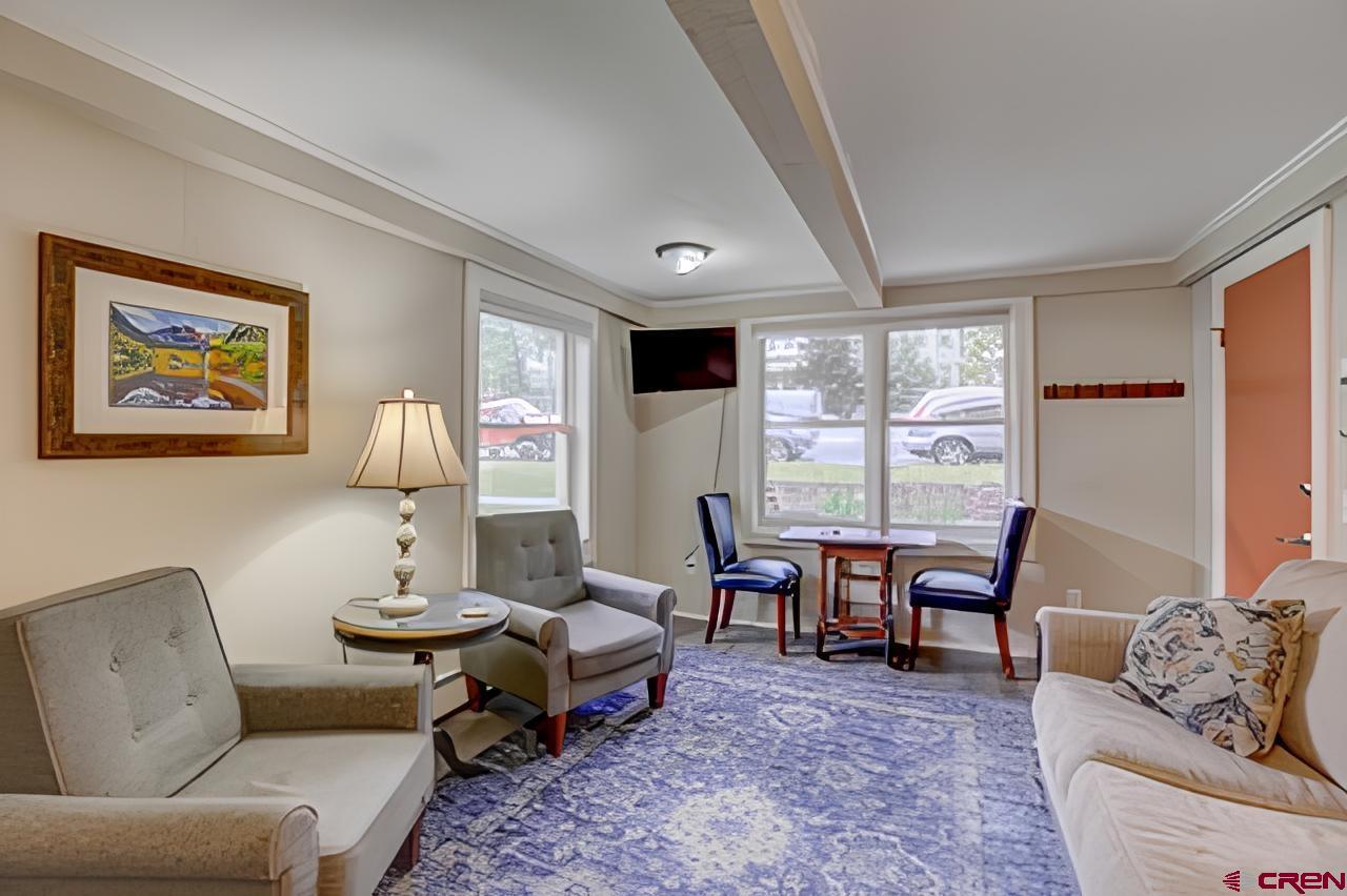 Image 4: Living Room