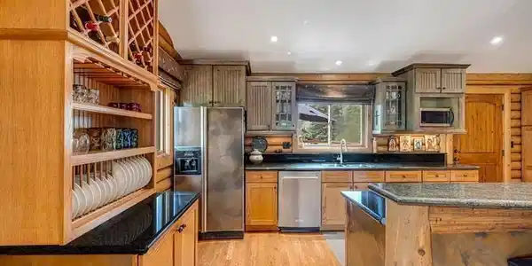 Image 4: Kitchen windows are like front-row seat to nature&rsquo;s li