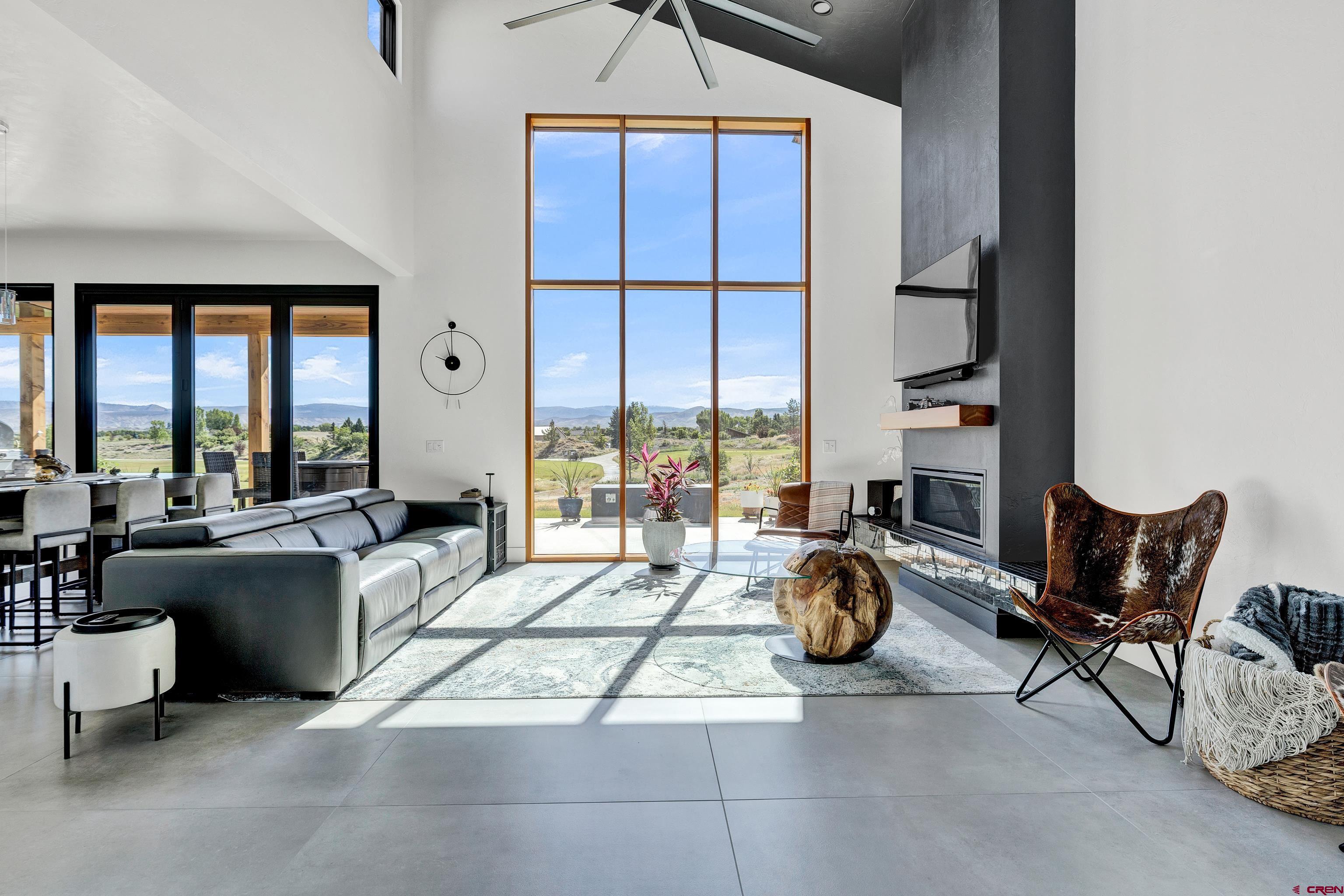 Image 2: Living Room
