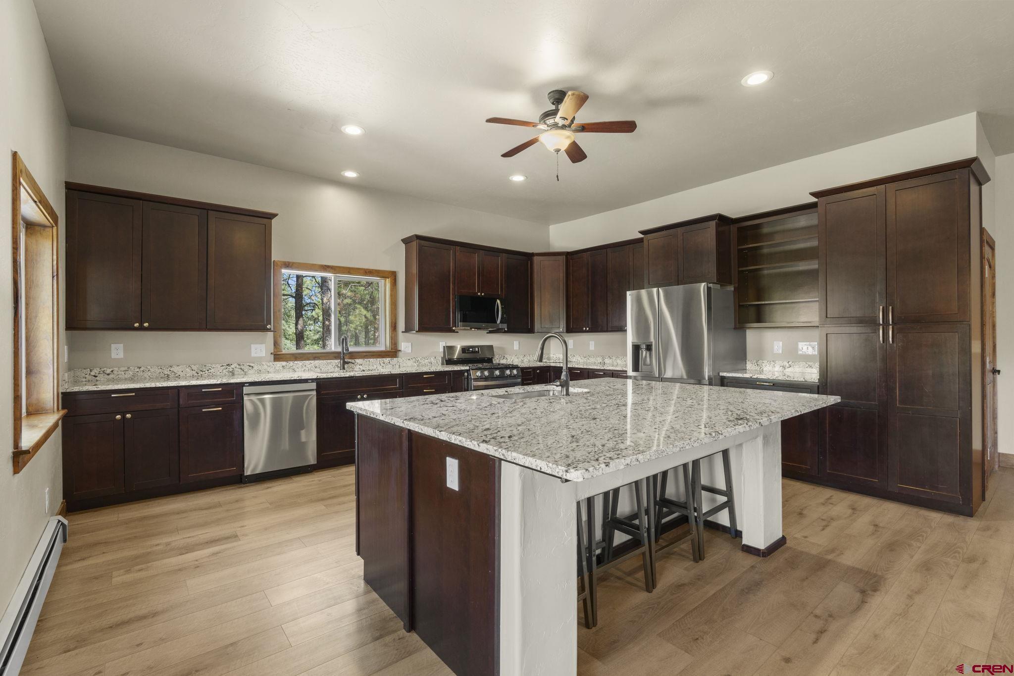 Image 4: Kitchen
