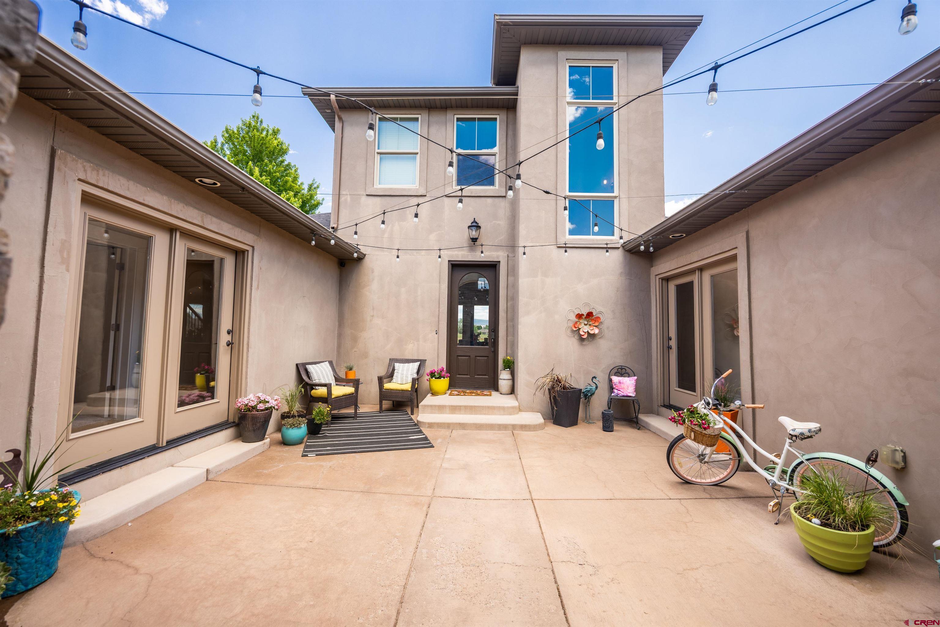 Image 4: Courtyard