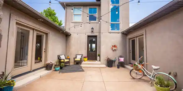 Image 4: Courtyard