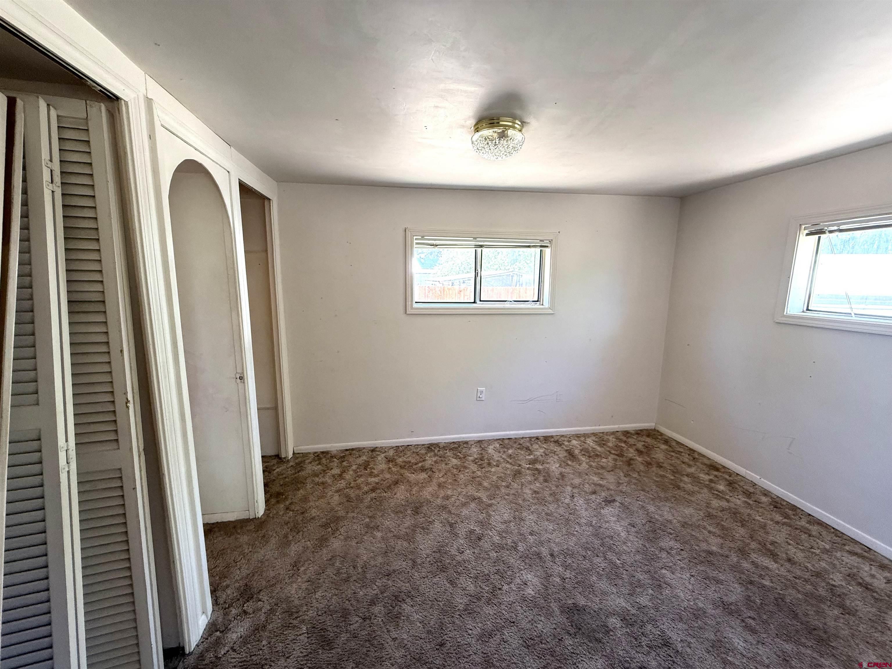 Image 4: Bedroom