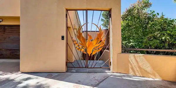 Image 4: Phoenix gate