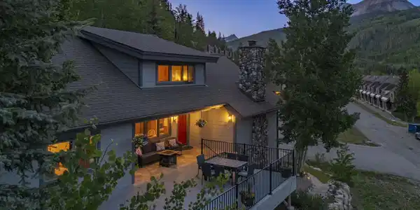 102 Meadowview Drive