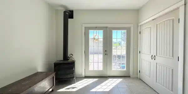 Image 2: Entry