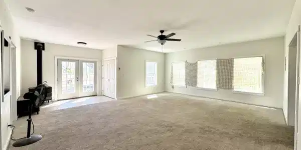 Image 3: Living Room