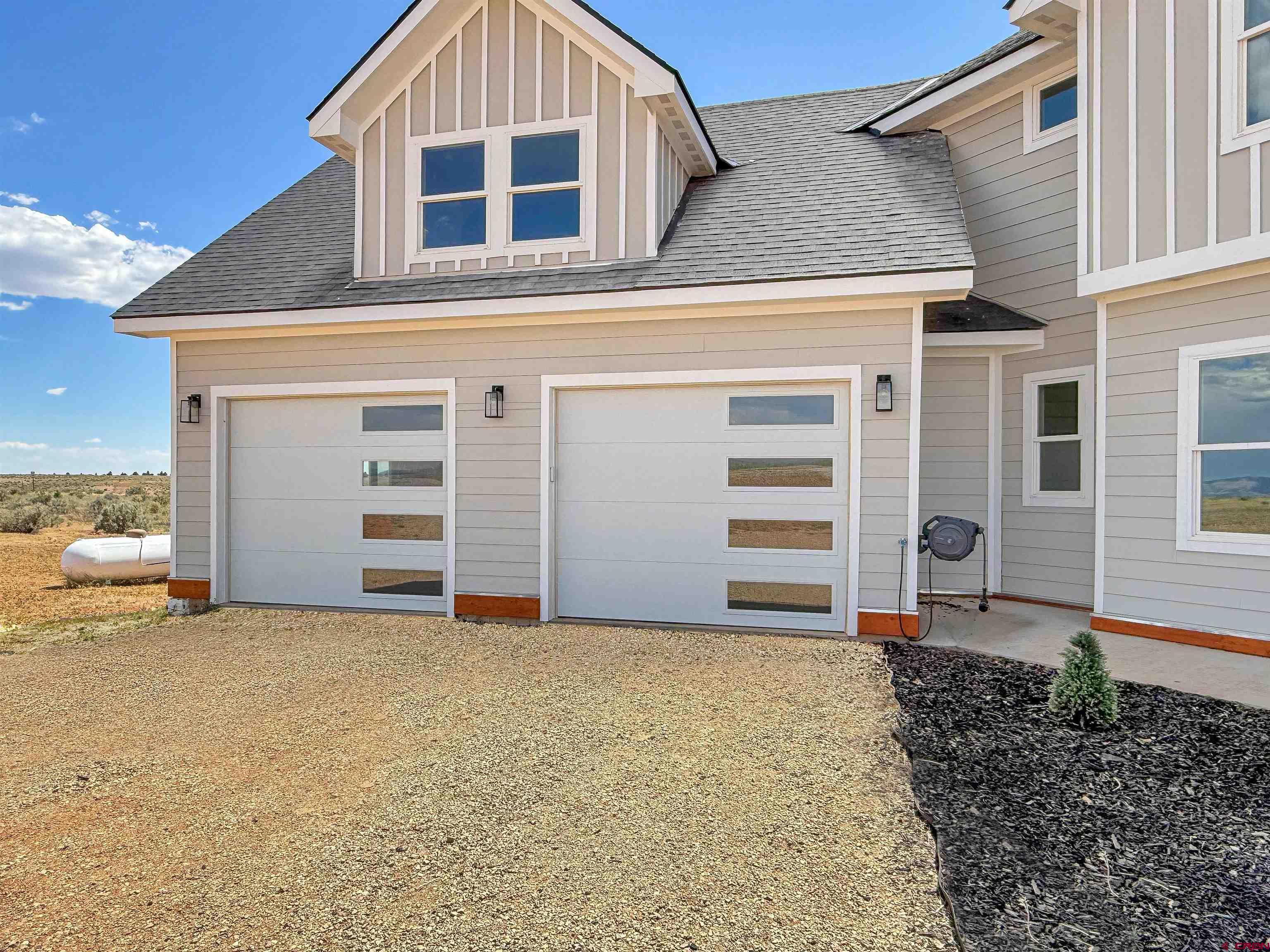 Image 3: Garage