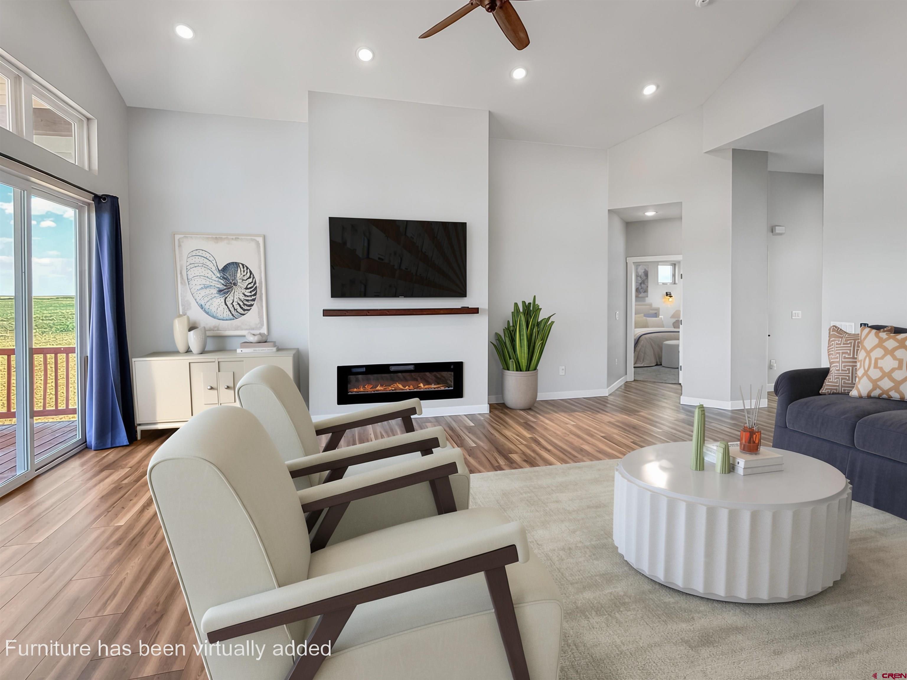 Image 4: Living Room