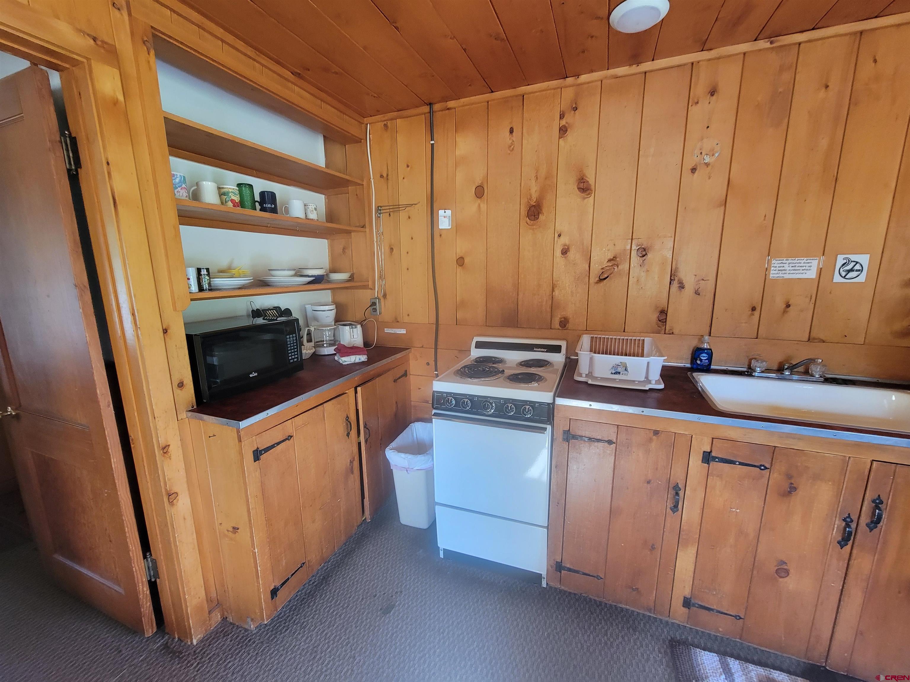 Image 4: Kitchen