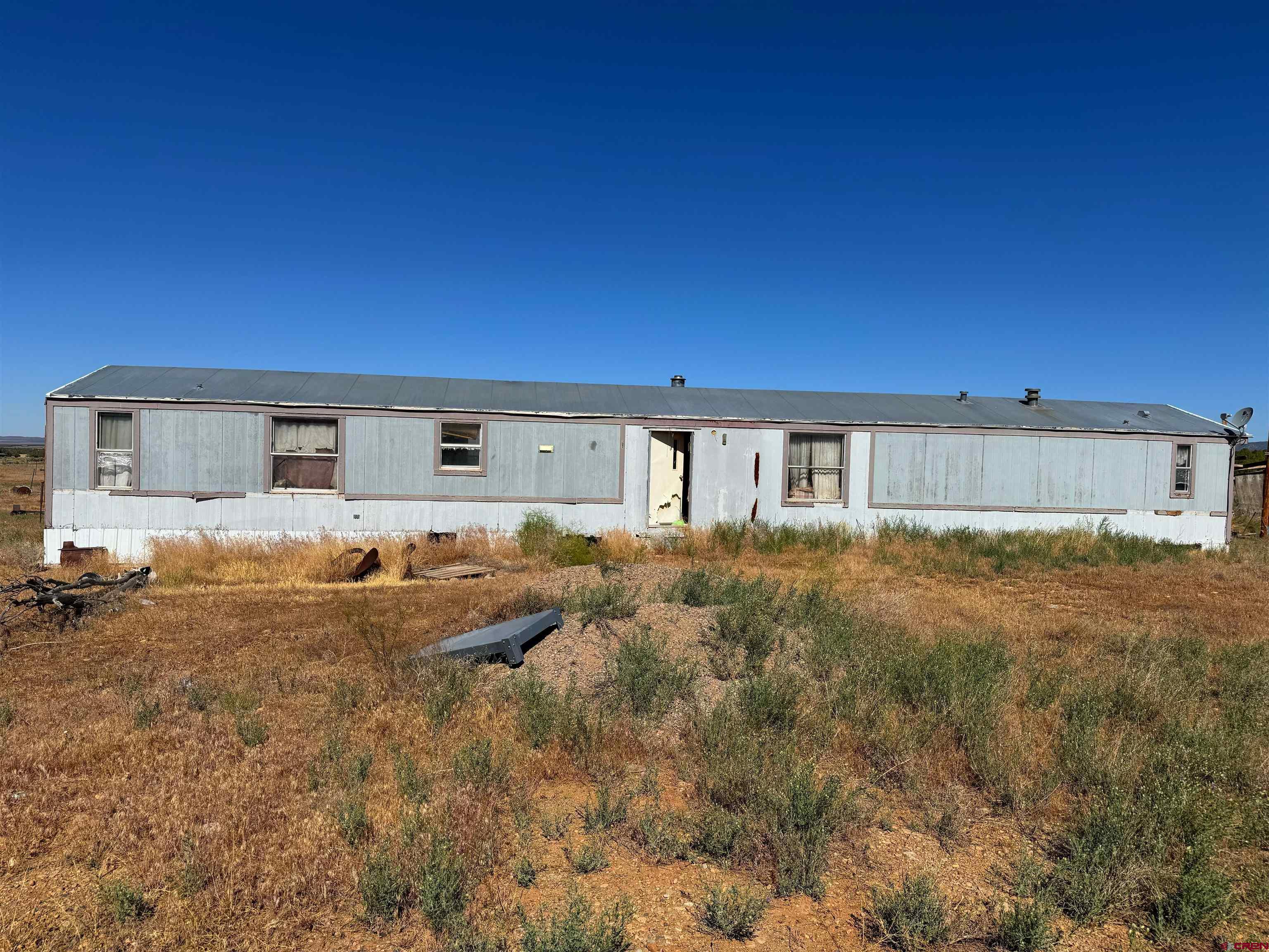 Image 3: Uninhabitable Mobile Home