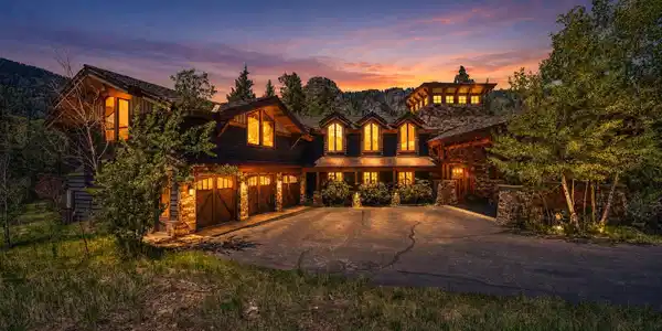 455 Pinnacle View Drive