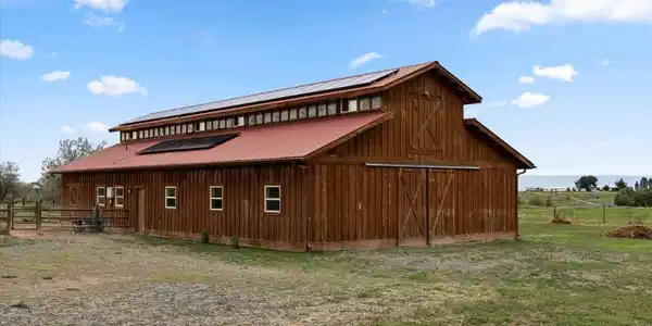 Image 3: Barn