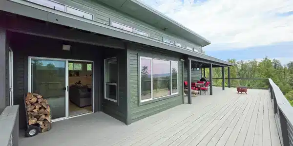 Image 3: Deck