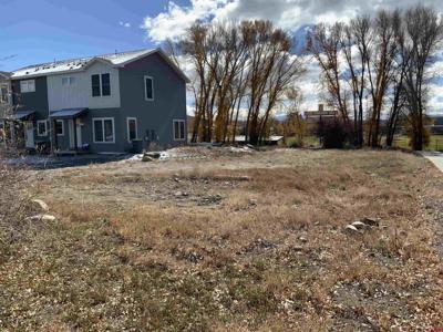 817 W Denver Avenue