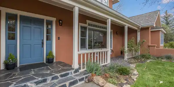 Image 3: Front Entrance