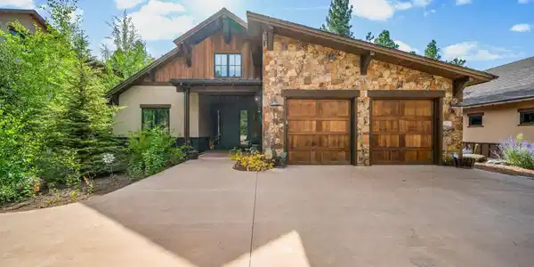 2537 Glacier Club Drive