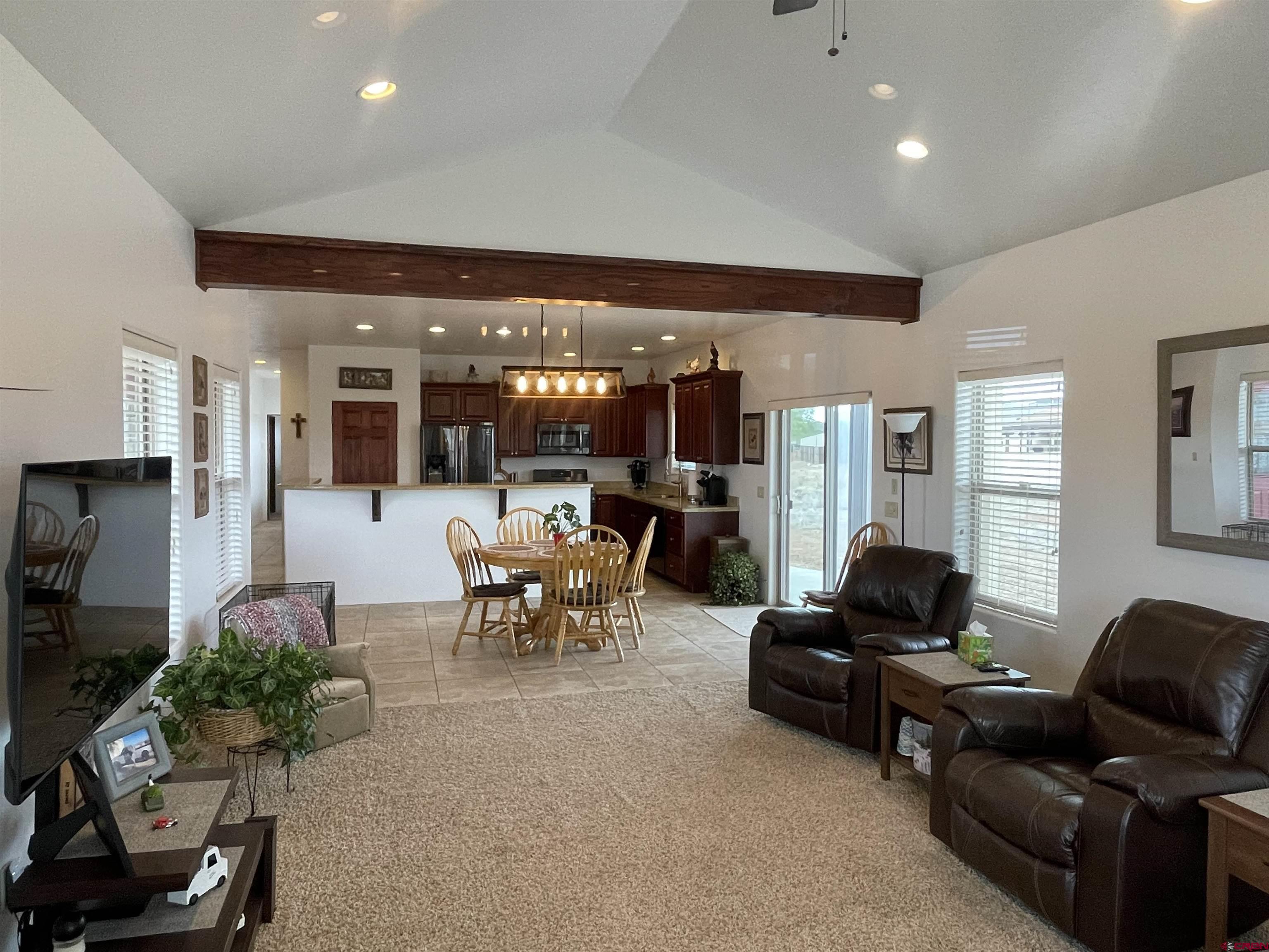 Image 4: Living Room