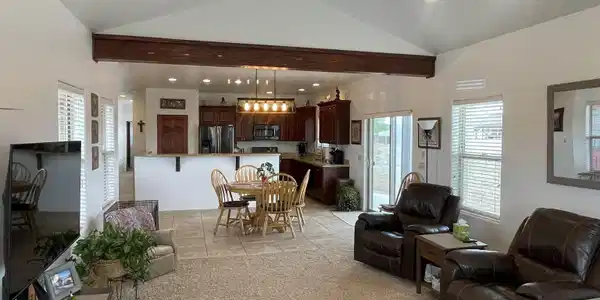 Image 4: Living Room