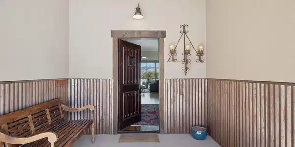 Image 4: Entry