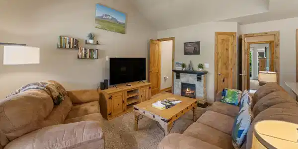 Image 3: Living Area