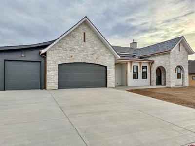 805 SE Pinyon Street