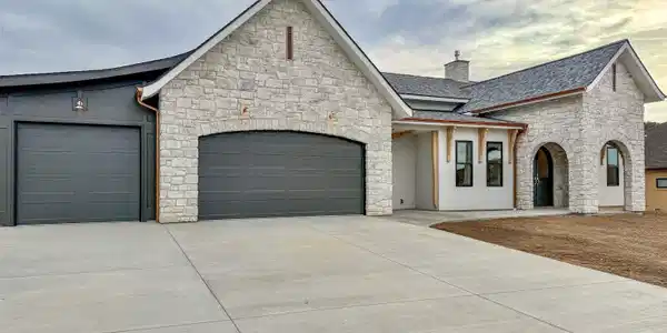 805 SE Pinyon Street
