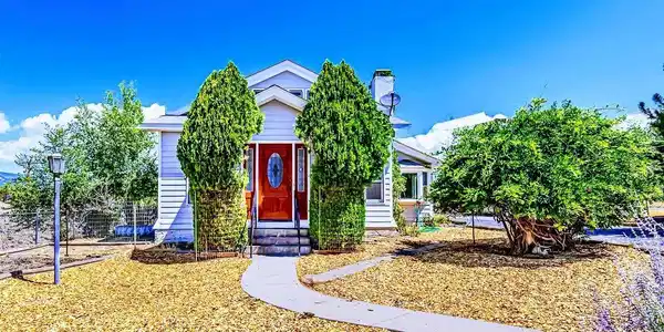 470 NW Cedar Avenue