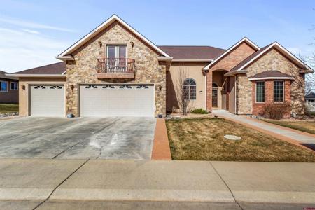 555 Collins Way