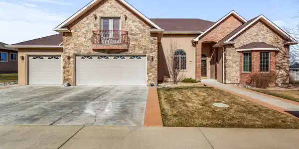 555 Collins Way