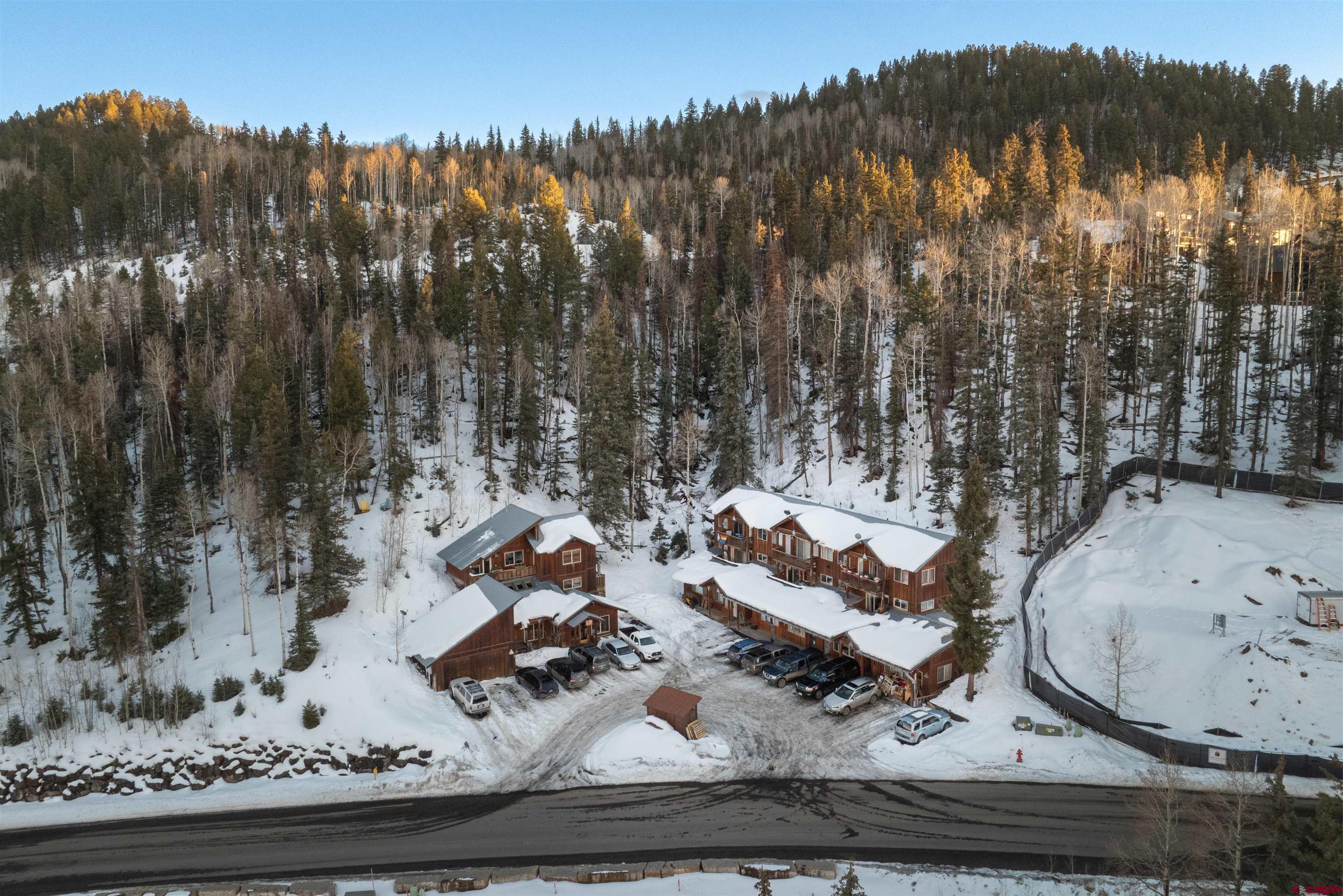 Image 3: Hunters Gulch Condos