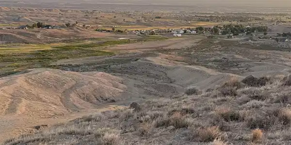 Image 2: Adobes and pastures with awesome views.