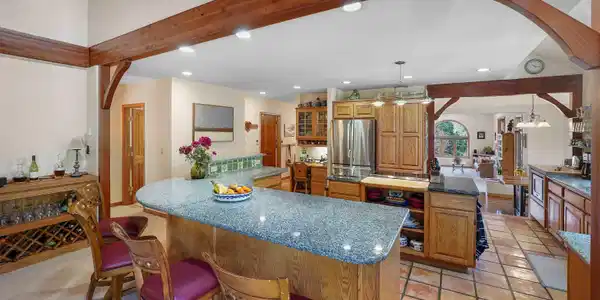 Image 3: Kitchen