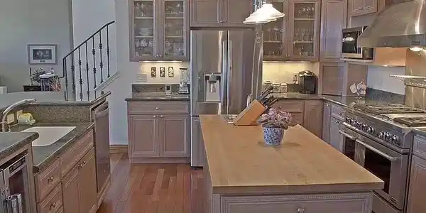 Image 4: Kitchen