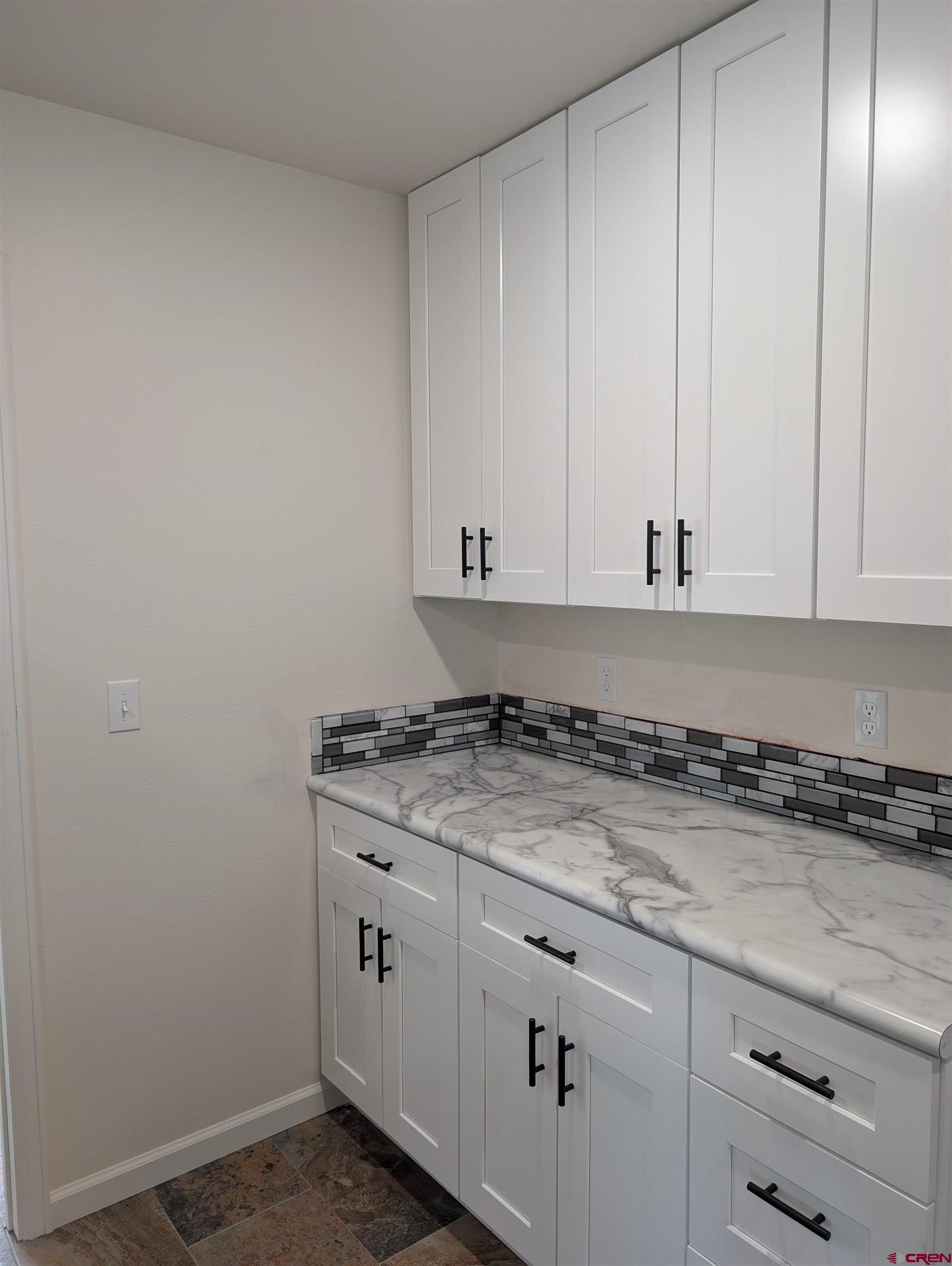 Image 4: Actual Interior Photo