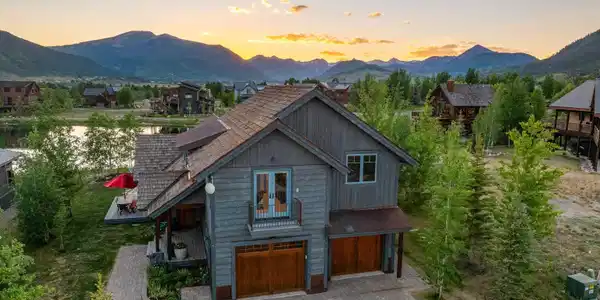 330 Larkspur Loop