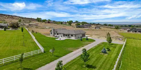 65414 Sunridge Court