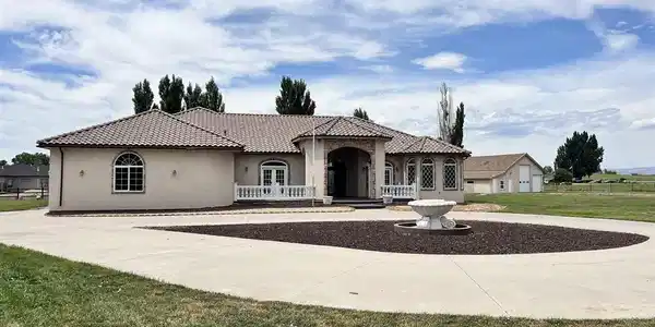 1630 La Mesa Court