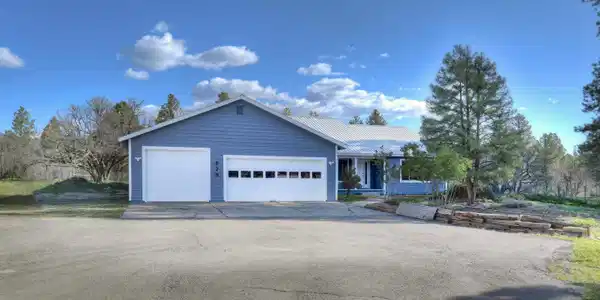 Image 3: Home