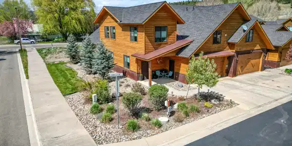 1 Cobblestone Lane