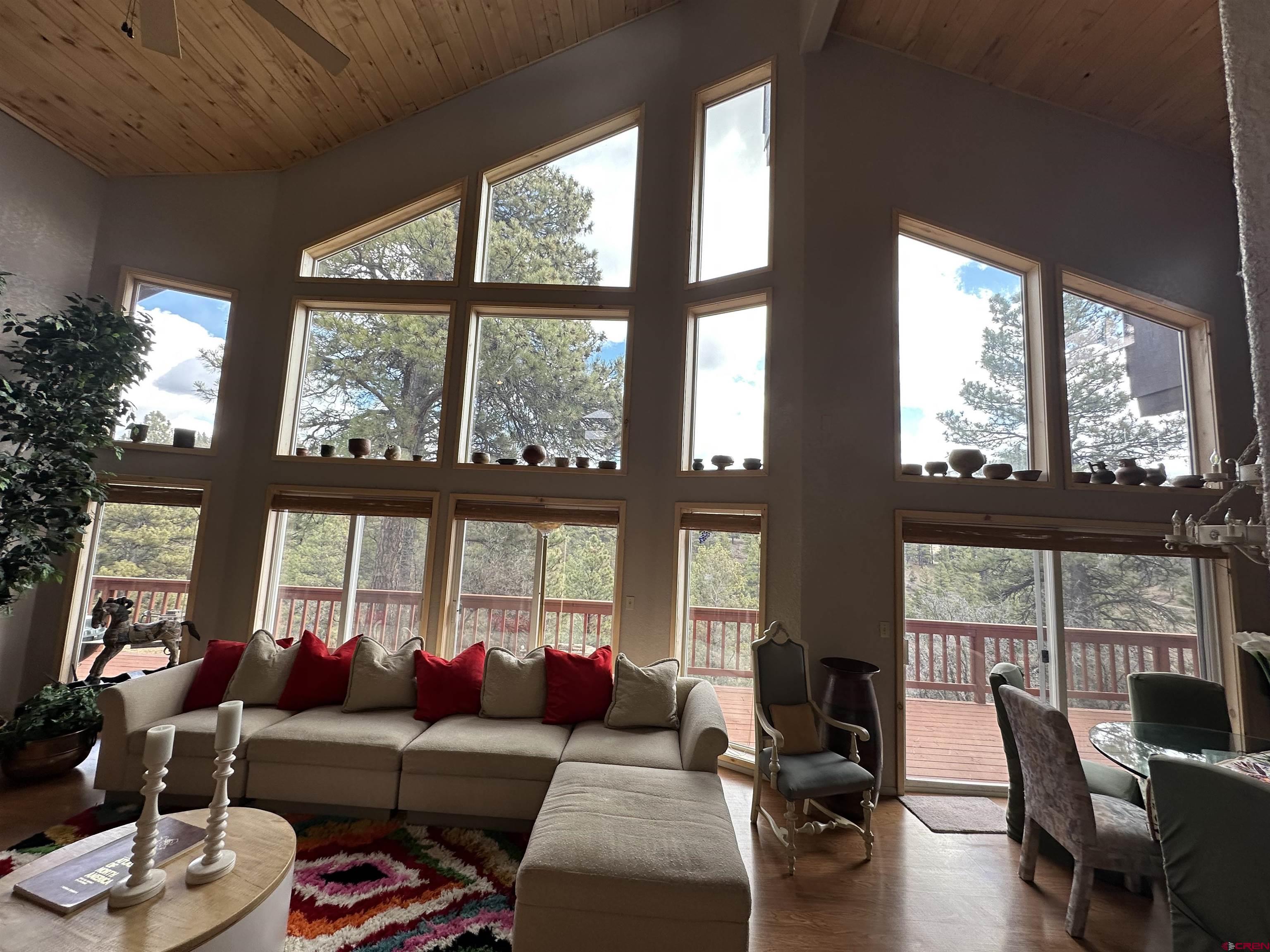 Image 3: Living Room