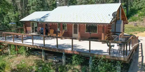Image 4: SECLUDED CABIN