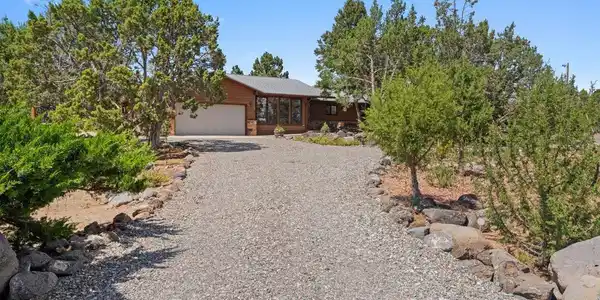 552 NE Ginters Grove Lane