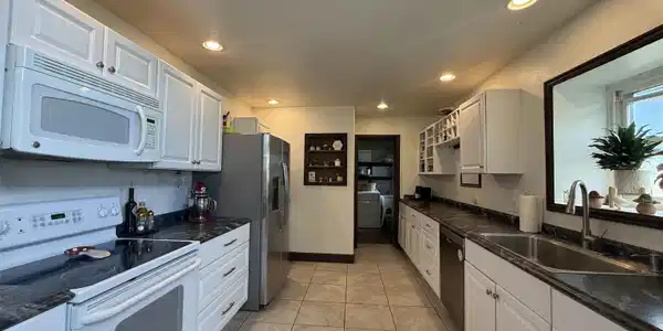 Image 3: Kitchen
