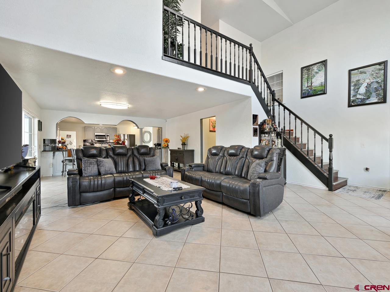 Image 3: Living Room